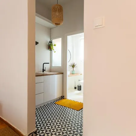 Apartment Bridge *